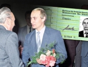 В архивах «Штази» нашли служебное удостоверение на имя Путина — Bild