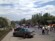 В Донецке толпа пошла громить резиденцию Ахметова