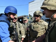 Министр обороны Британии побывал на передовой на Донбассе