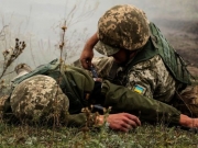 Обстрелы на Донбассе продолжаются: один украинский военный погиб, еще один получил ранения