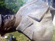 В Харькове активисты повалили памятник маршалу Жукову