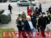 Гордон в сопровождении охранников пришел на пресс-конференцию Зеленского