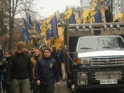 В Киеве «Азов» прошел маршем к Администрации президента и ГПУ