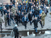 Настоящий автор фото опроверг побег Порошенко с митинга в Житомире