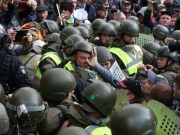 Под Радой произошли столкновения между митингующими и полицией, есть пострадавшие