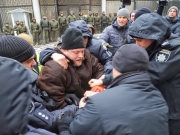 В Одессе под консульством РФ произошла потасовка активистов с полицией