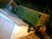 В Харькове грузовик в результате ДТП оказался на крыше дома