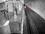 В харьковском метро женщина с двумя детьми прыгнула под поезд