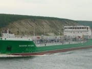 В Херсоне моторная лодка «Крым» протаранила российский танкер «Механик Погодин»
