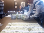 В Киеве на взятке в $1,5 млн задержали двоих топ-чиновников