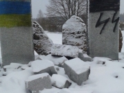 Под Львовом разгромили памятник погибшим полякам