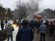 Активисты частично заблокировали въезды в Киев