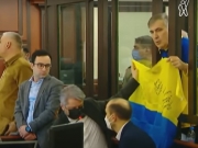 Саакашвили спел в суде гимн Украины