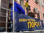 Под Печерским судом Киева на митинге в поддержку Порошенко произошли столкновения