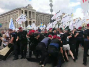 В Киеве произошла потасовка между протестующми ФОПами и полицией