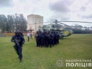 В один из округов в Житомирской области отправили вертолет с полицейским спецназом