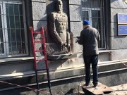 В Одессе демонтировали барельеф маршала Жукова