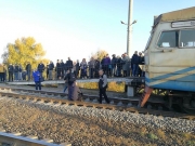 В Киеве пассажиры заблокировали городскую электричку