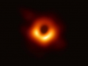 Ученые впервые показали изображение черной дыры
