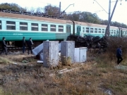 В «ДНР» электричка протаранила грузовик КрАЗ и сошла с рельсов