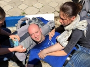 В России «казаки» избили оппозиционера Навального и его коллег по ФБК