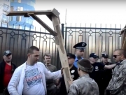 Активисты пикетируют консульство РФ в Одессе