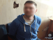В Киеве неизвестный топором разгромил более 10 авто во дворе Соломенского суда