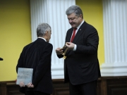 Порошенко вручил Джемилеву Орден Свободы