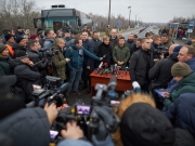 Зеленский открыл мост в Станице Луганской