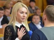 «Баба рабочая, как корабельная сосна»: лидеры «Слуг народа» попали в пикантный скандал