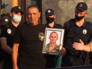 «Где ты был, когда моему сыну ломали пальцы?»: Отец погибшего Ярослава Журавля — Зеленскому