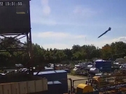Зеленский показал видео попадания ракеты в ТЦ в Кременчуге