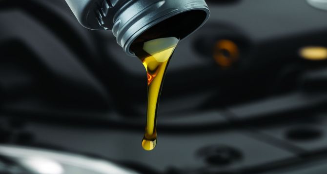 Моторное масло: каких типов бывает и как его выбрать