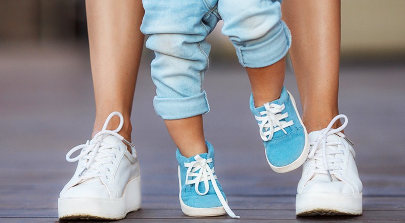 Детская обувь оптом: новые возможности для владельцев обувных магазинов