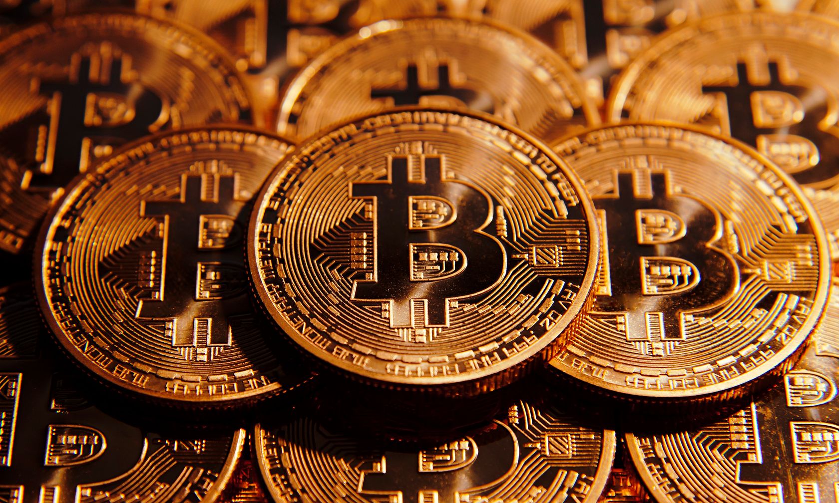 Почему Bitcoin и другие криптовалюты набирают популярность в Сети?