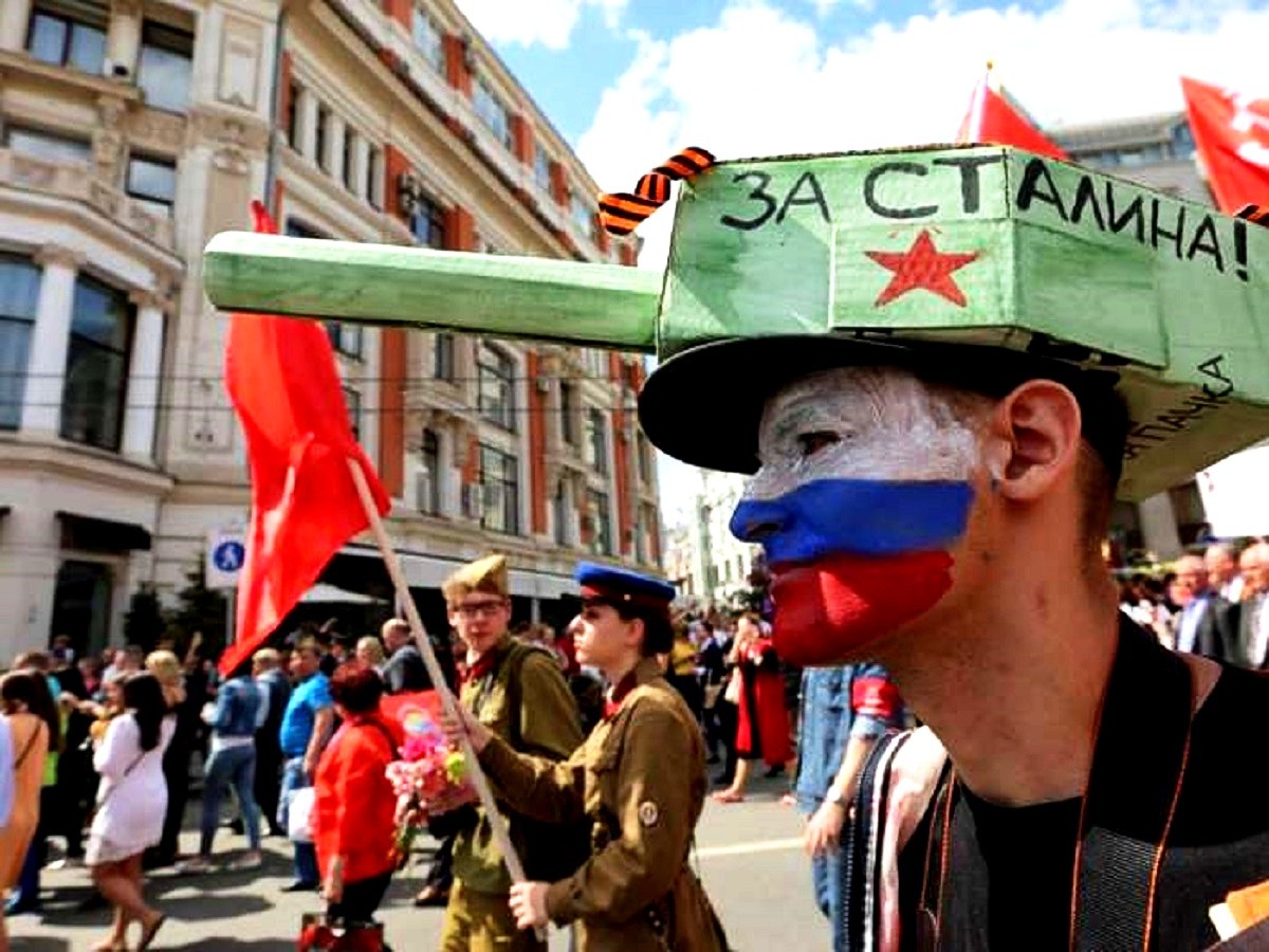 Украина не может оставаться нейтральной в путинской войне с историей