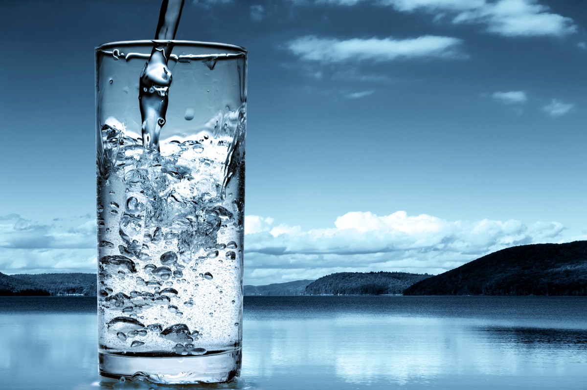 Почему нужно пить достаточно воды: рекомендации экспертов