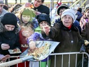 Российские блины на лопатах высмеяли в фотожабах