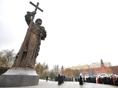 В Москве открыли памятник князю Владимиру