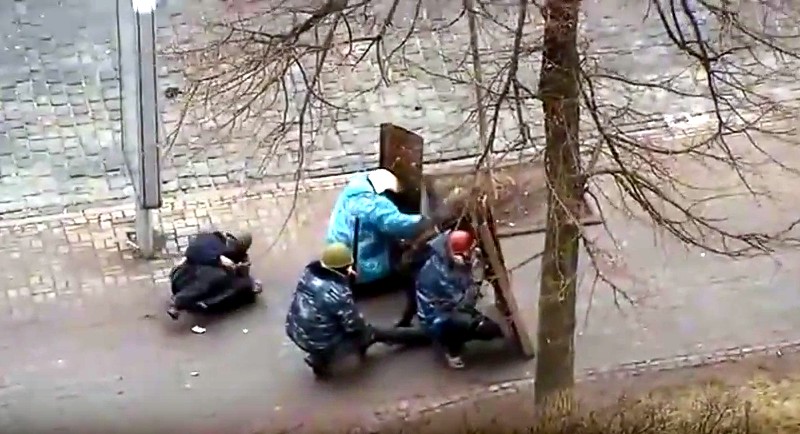 Архив: Видео расстрела майдановцев 20 февраля 2014 года
