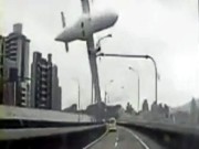 Видеокамера засняла крушение самолета на Тайване