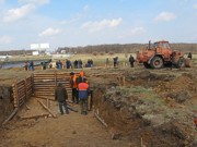 В Харькове начали рыть окопы и строить площадки под бронетехнику