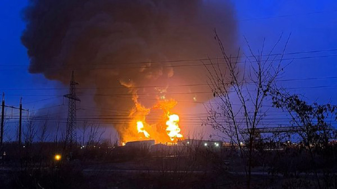 В Белгороде горит нефтебаза: местные васти заявили об «авиударе ВСУ»