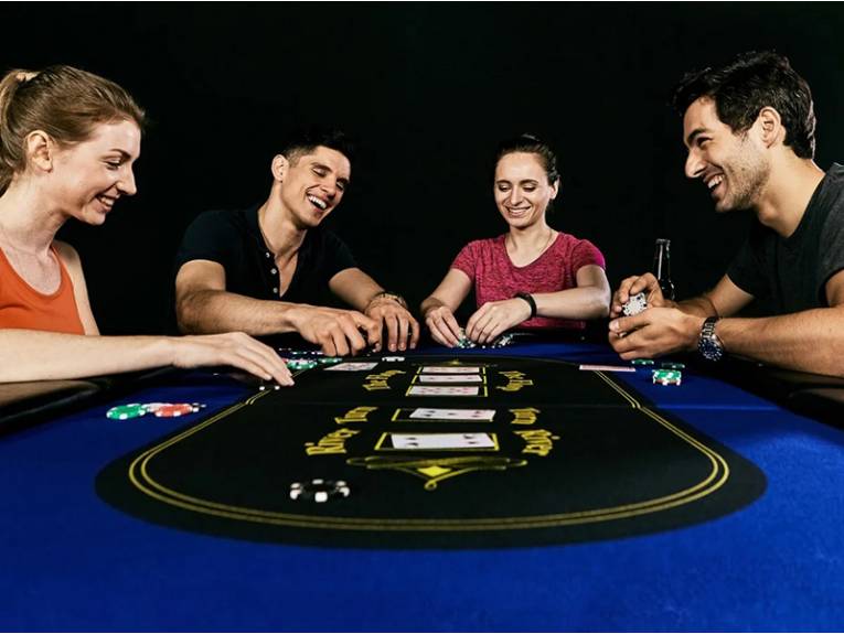 Как выбрать покерный стол для домашней игры