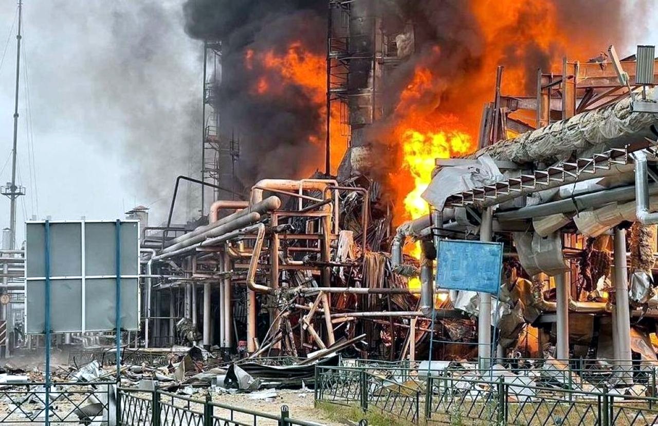 Трамп вимагає від Зеленського припинити удари по російській нафтопереробці