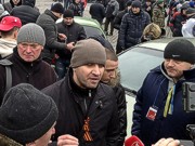 АнтиАвтомайдан заблокировал машины Автомайдана на Европейской площади Киева