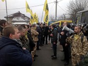 Активисты завершили акцию под Межигорьем гимном Украины