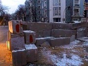 В Киеве вблизи Рады силовики за ночь построили бетонный блок-пост