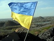 В центре Донецка на терриконе водрузили флаг Украины
