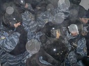 Милиция взяла штурмом Гостиный двор